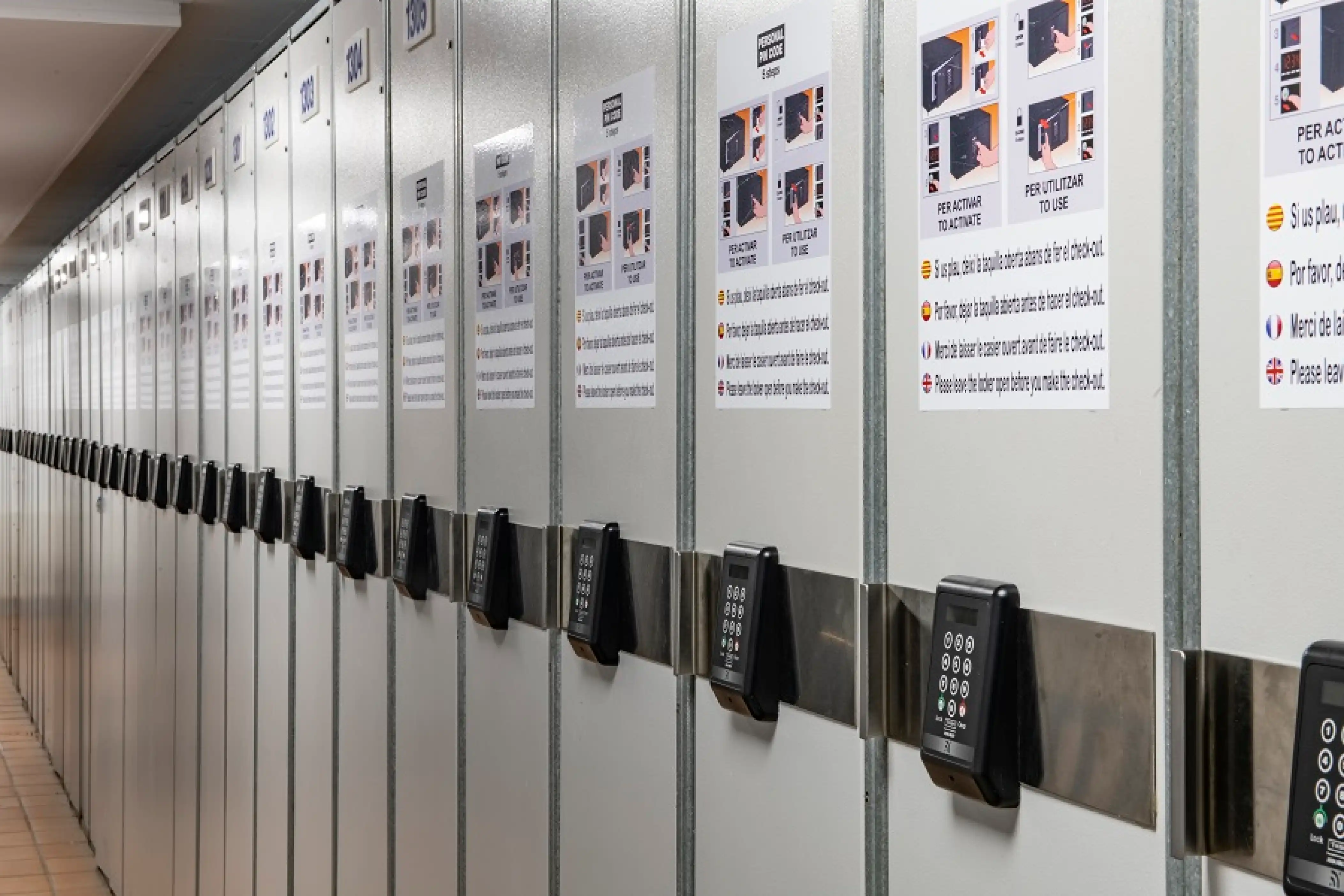 Guardaesquís con taquillas seguras